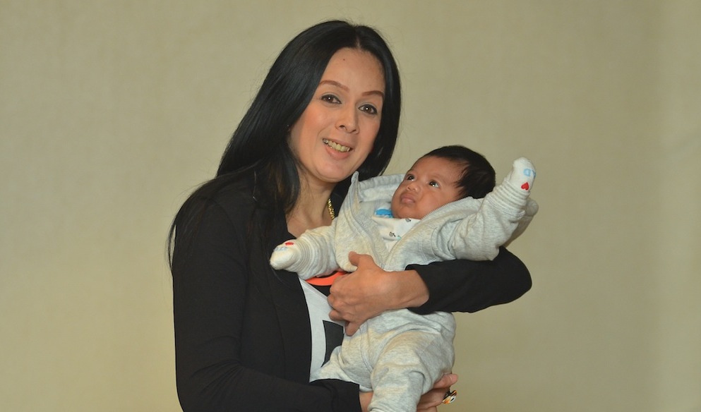 15 Tahun Tak Hamil Didie Alias Kekok Pegang Bayi