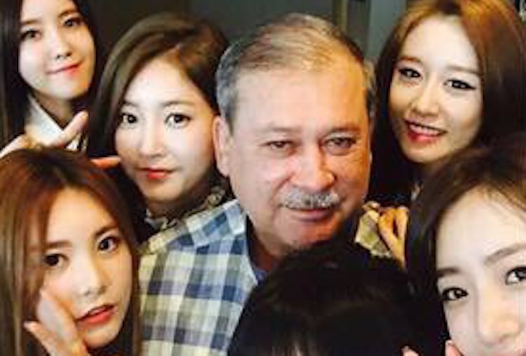 Gambar Sultan Johor Bersama T-ARA Dapat Perhatian Ramai Di 