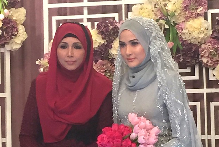 Hanis Zalikha & Hairul Azreen Sah Bergelar Suami Isteri