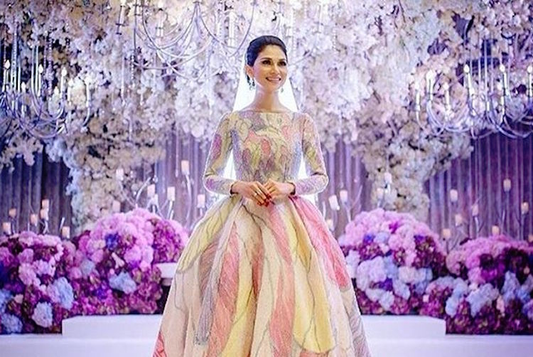  Saat ini gaun pengantin memang berkembang sangat modern 25+ Gaun Pengantin Fazura, Fashion Modiѕ! 