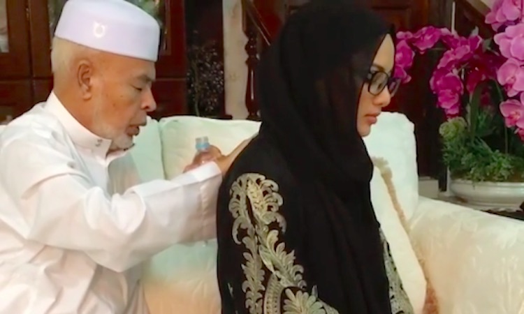 Ustaz Norazman Al Banjari Penipu  Kepada penduduk sekitar bachok