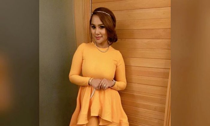 elly mazlein baju ketat