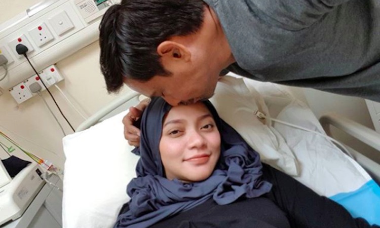 Diana Rafar Dan Suami Selamat Timang Anak Kedua