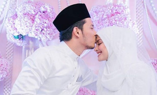  Gambar  Manis Pernikahan Fazura  Fattah  Amin 