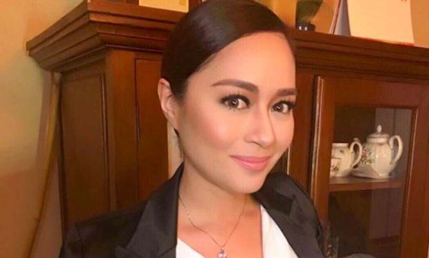 Peminat Maya Karin Bergaduh Gara-Gara ‘Babi’