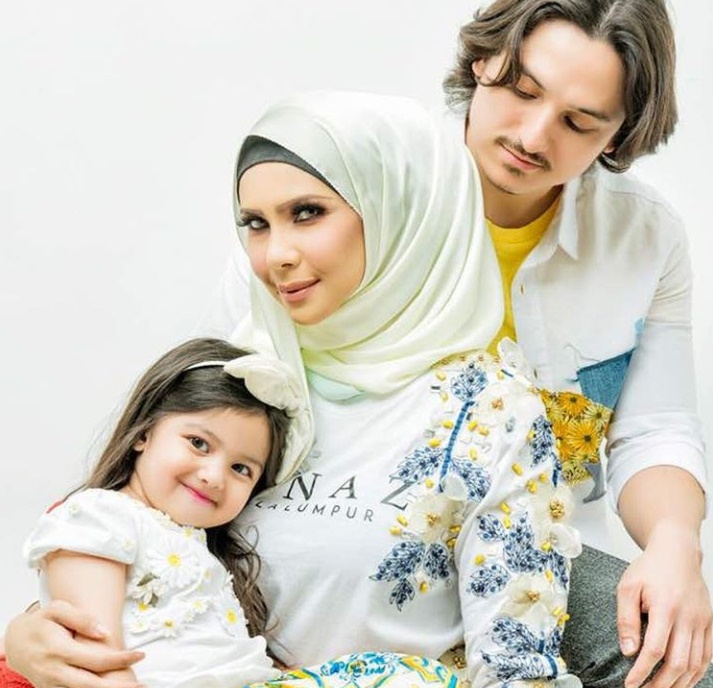 8 Selebriti Timang Cahaya Mata Selepas Usia 38 Tahun