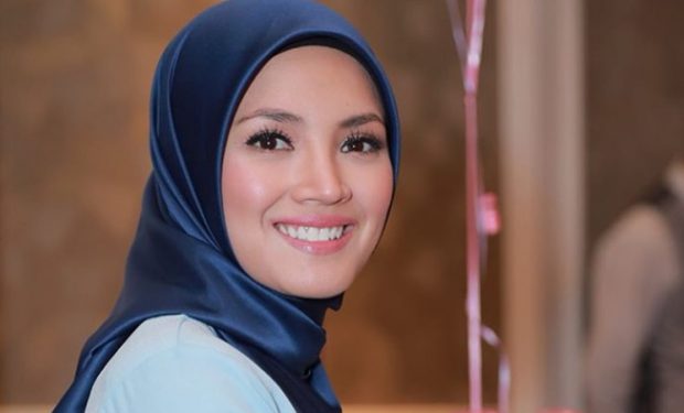 Fazura bertudung