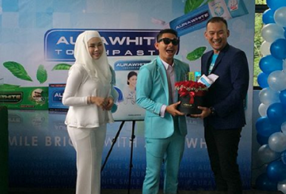 Aura White Lancar Produk Terbaru Tarik Perhatian Izzue Islam