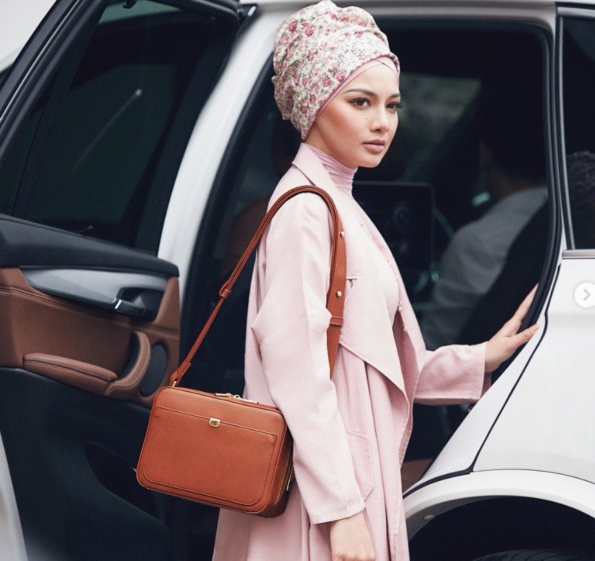 Neelofa Lancar Beg Tangan Jenama Sendiri 'Lofarbag