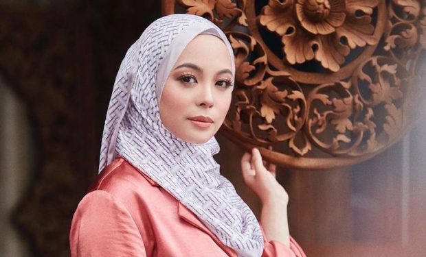  Vivy  Yusof  Hadiah Lebih Sedozen Tudung Buat Lisa Surihani