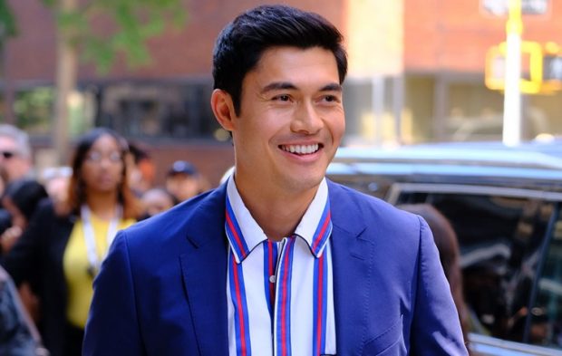 Peminat Terkejut Henry Golding Lakon Adegan Cium Mulut Kaum Sejenis