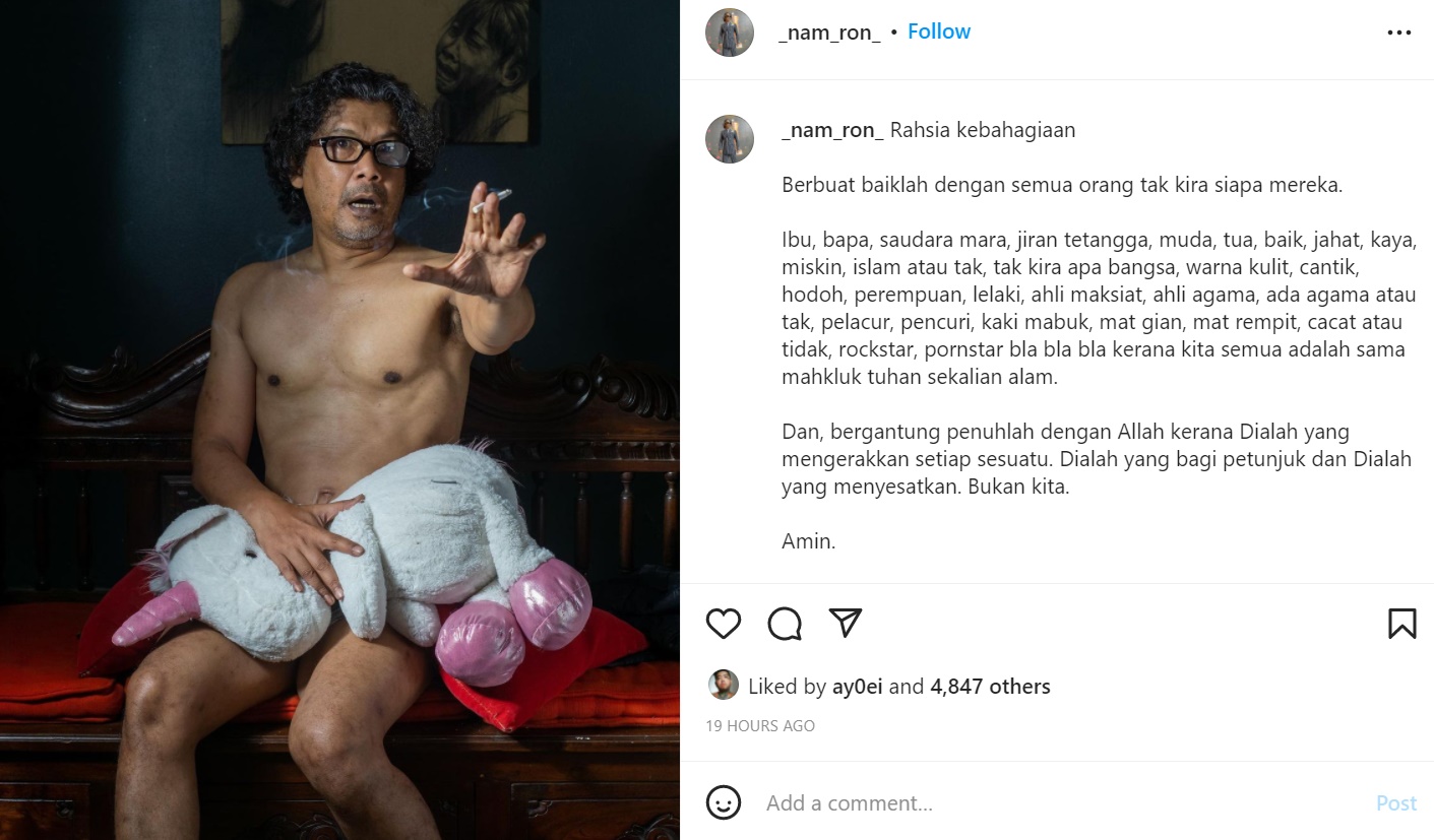 Netizen Terkejut Nam Ron Belanja Foto Separuh Bogel, Tutup Anu Dengan Patung Unicorn 2