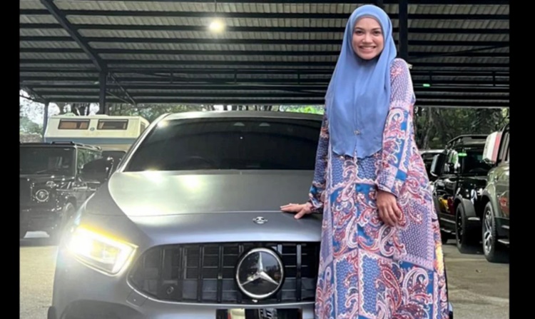 Puteri Sarah Bangga Berjaya Beli Kereta Idaman RM250,000