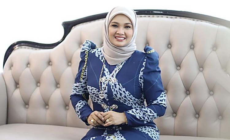 “Untuk Perempuan Yang Gatal Dengan Laki Orang, Baik Kau Berambus!”