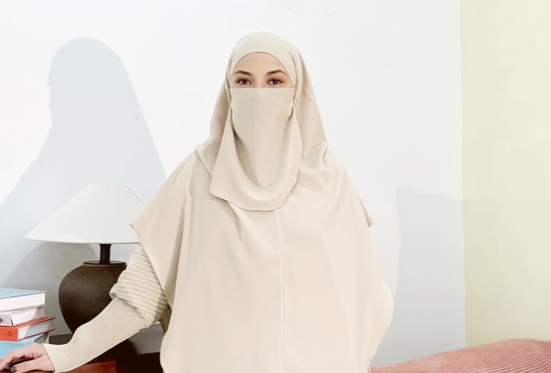 Neelofa Baca Al-Quran 4 Jam Sehari Sepanjang Ramadan