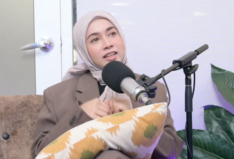 “Solat Banyak Menyelamatkan Saya” – Amira Othman Jaga Solat Sejak Sekolah