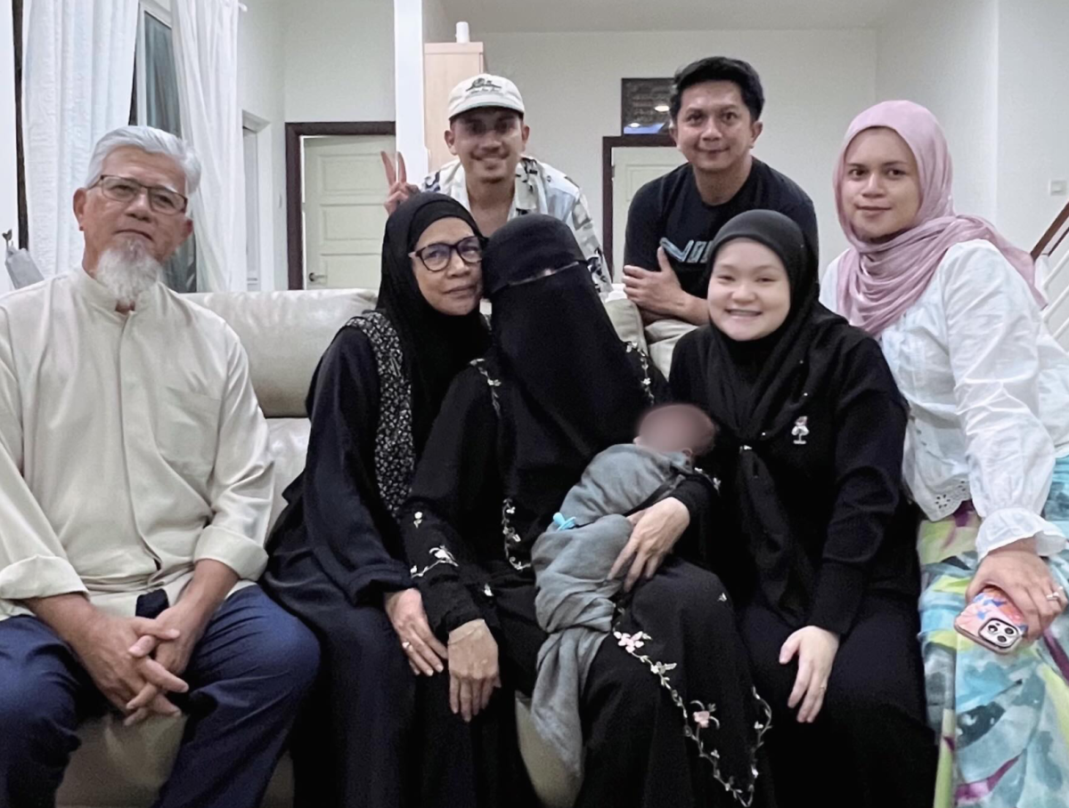 Zizi Kirana Kekal Hubungan Baik Dengan Ibu Bapa Mentua Zizi Kirana Kekal Hubungan Baik Dengan Ibu Bapa Mentua