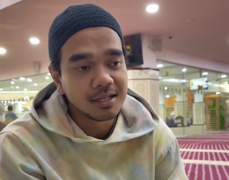 “Kesian Jemaah Datang Awal Ke Masjid Tapi Tewas Dengan Geng Reserve Kerusi Dekat Saf” “Kesian Jemaah Datang Awal Ke Masjid Tapi Tewas Dengan Geng Reserve Kerusi Dekat Saf”