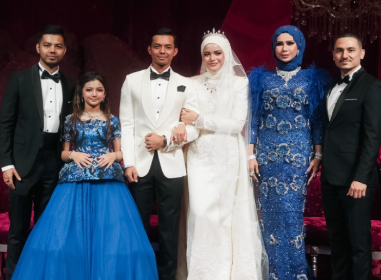 “Rezeki Ammar Dapat Auni, Budak Baik” – Che Ta Nasihat Anak Setia Pada Isteri “Rezeki Ammar Dapat Auni, Budak Baik” – Che Ta Nasihat Anak Setia Pada Isteri