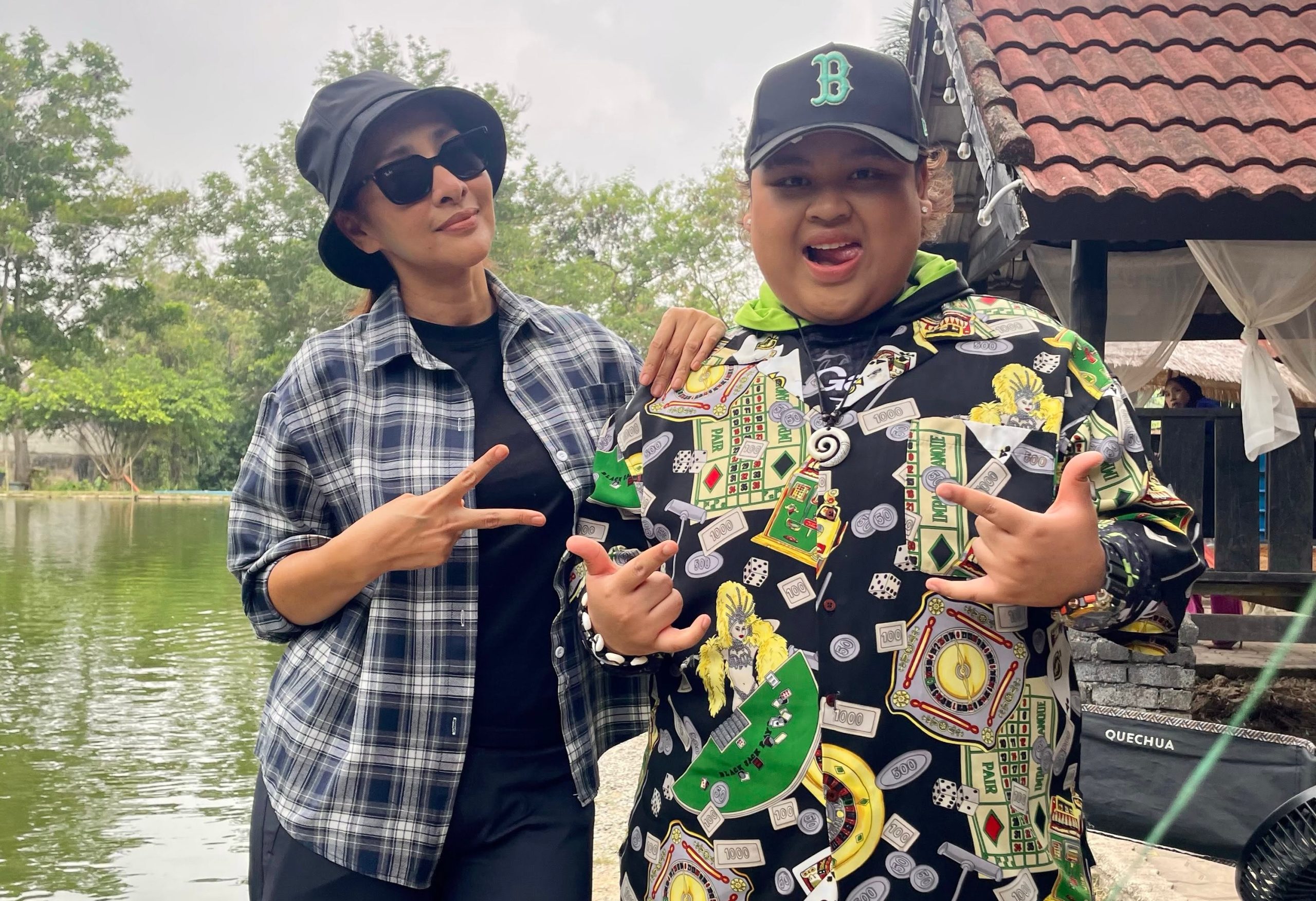 “Cik B Memang Anak Yang Hebat, Paling Mahal Pada Dirinya Adalah Adab” “Cik B Memang Anak Yang Hebat, Paling Mahal Pada Dirinya Adalah Adab”