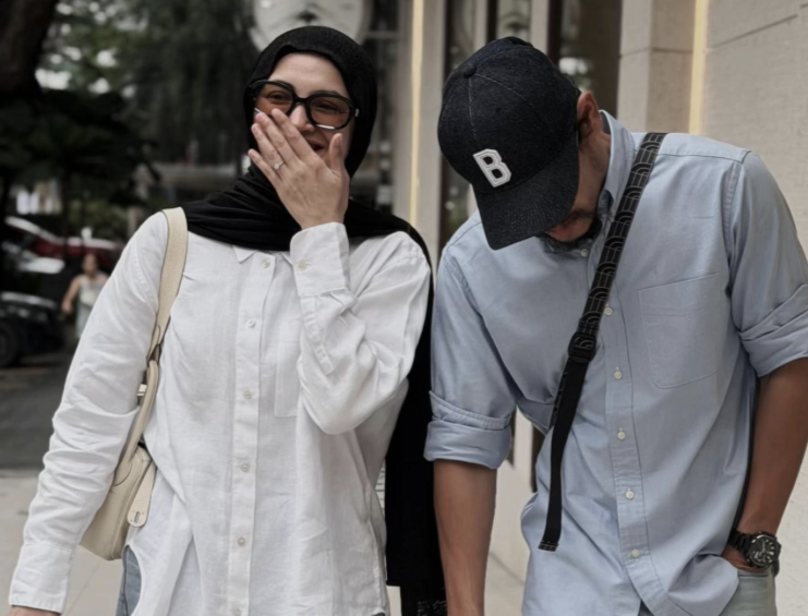 Que Haidar Kongsi Foto Bersama Fazura, Cincin Di Jari Manis Jadi Perhatian Que Haidar Kongsi Foto Bersama Fazura, Cincin Di Jari Manis Jadi Perhatian