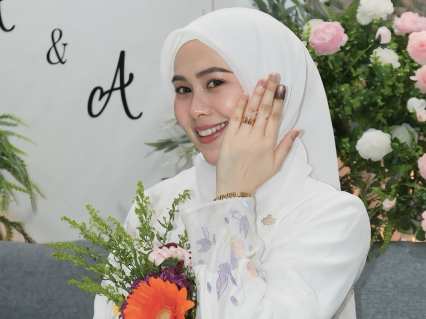 Dr. Fie, Tunang ‘Cap A’ Nikah 1 November Dr. Fie, Tunang ‘Cap A’ Nikah 1 November